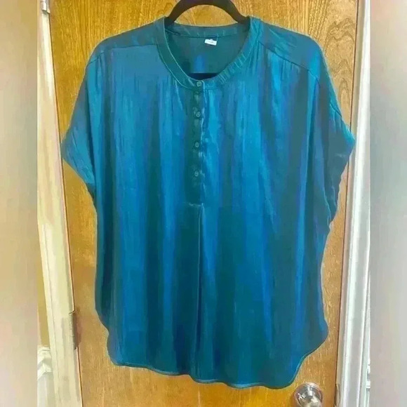 Old Navy Satin Feel Half Button Short Sleeve Forest Green Bluish Blouse Size XL - Picture 1 of 7
